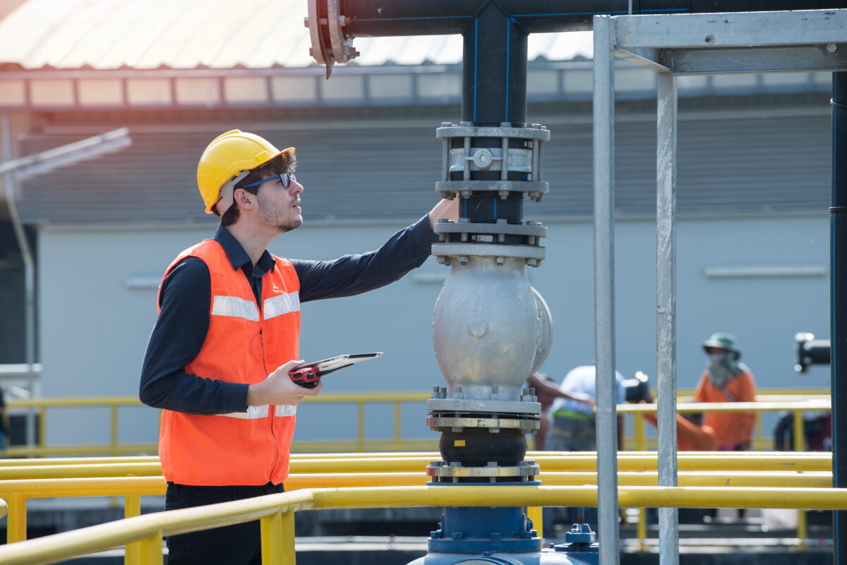    Производство, проверка и доставка топлива на АЗС — меньше 50% от стоимости бензина