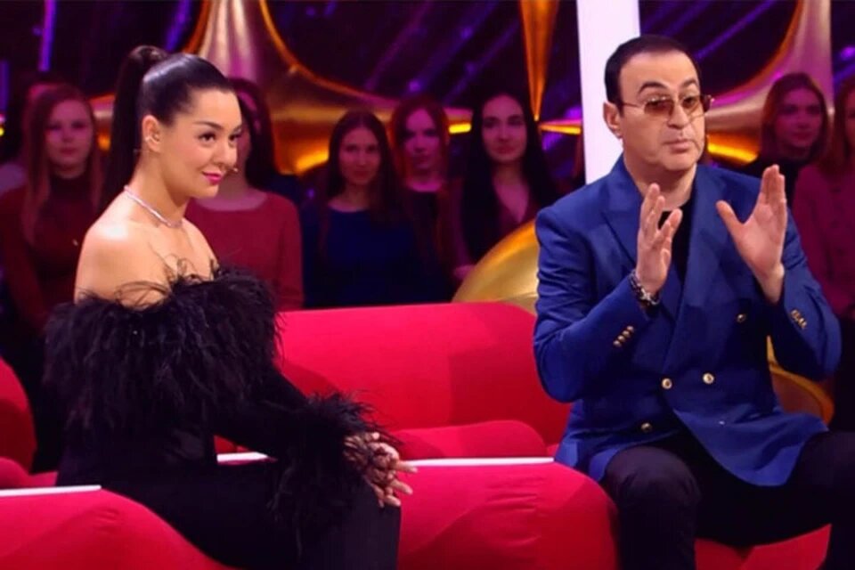 шоу конфетка. шоу конфетка 2 ведущие. гарик мартиросян и марина кравец. шоу конфетка на тнт. шоу конфетка 2 ведущие.