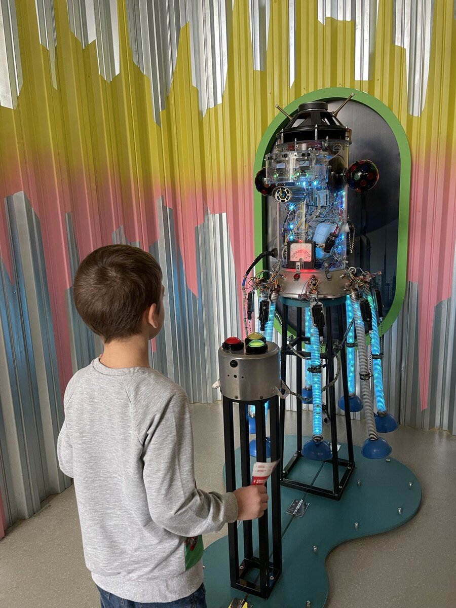 Этот робот навевает воспоминания из прошлого века ;-)