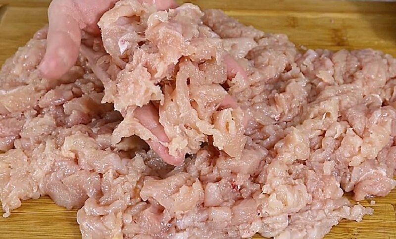 Готовим дома натуральную куриную колбасу 