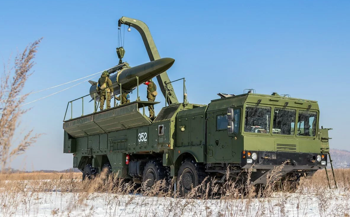 Основные ракеты комплекса "Искандер-М" производятся с 2006 года на заводе в Воткинске. В последние 8 месяцев их производство, согласно данным "Ростех" увеличено в разы. Фото МО РФ