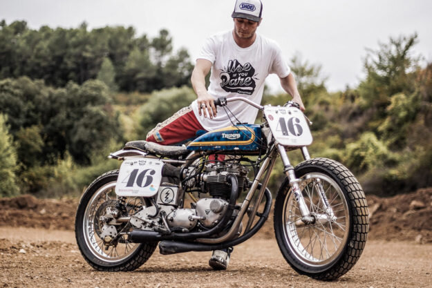 Из за особенности гонок, классический флет-трекер имеет только задний тормоз