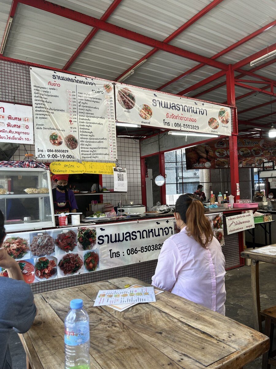 Кафе, где готовят этот самый том-ям.