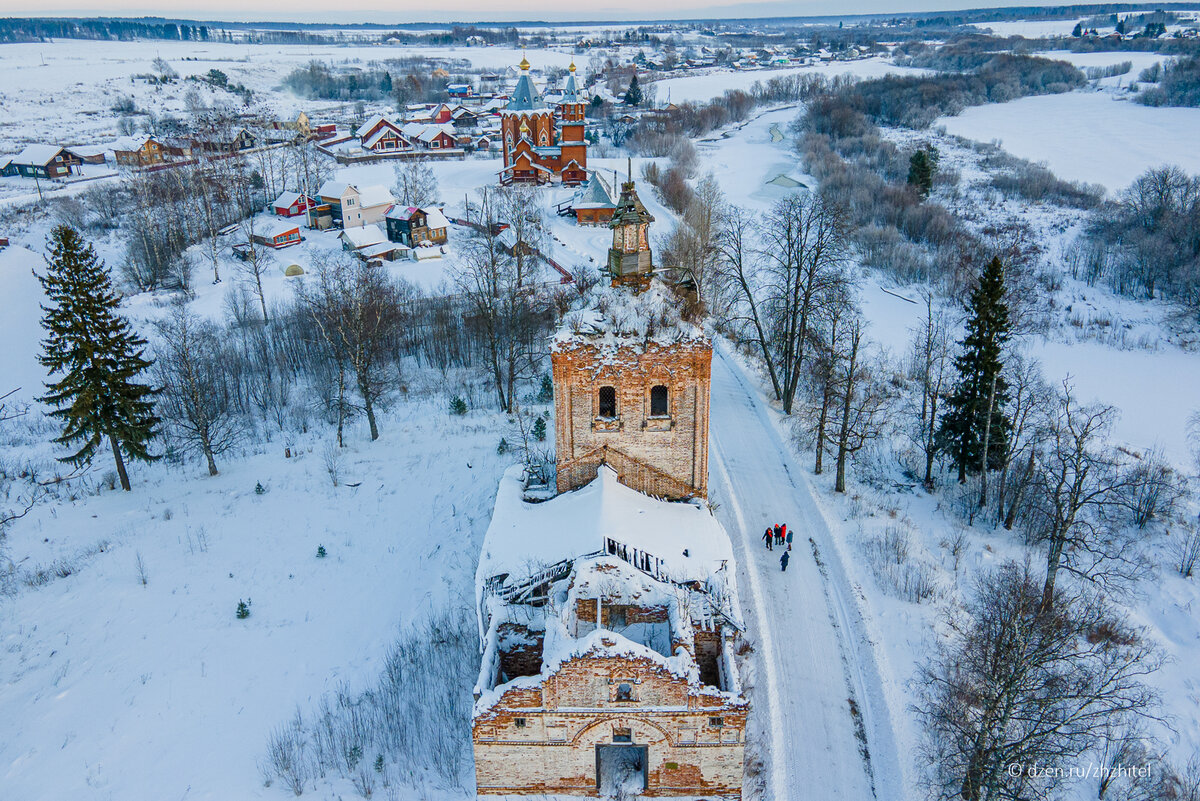 Воскресенская церковь в деревне Заручевская