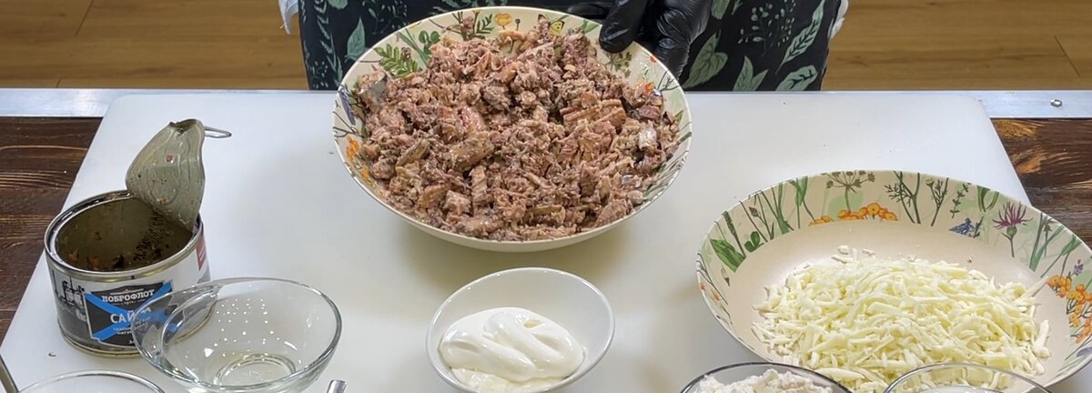 Заливной пирог с сайрой и яйцом — рецепт с фото пошагово