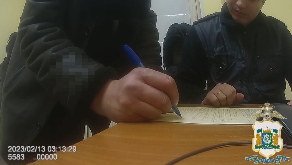    Вартовчанину на лимузине грозит наказание по трем статьям УК за нападение на полицейских