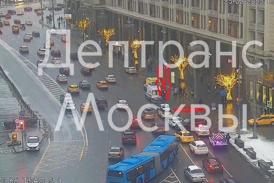     На месте ДТП работают оперативные службы города  Департамент транспорта Москвы