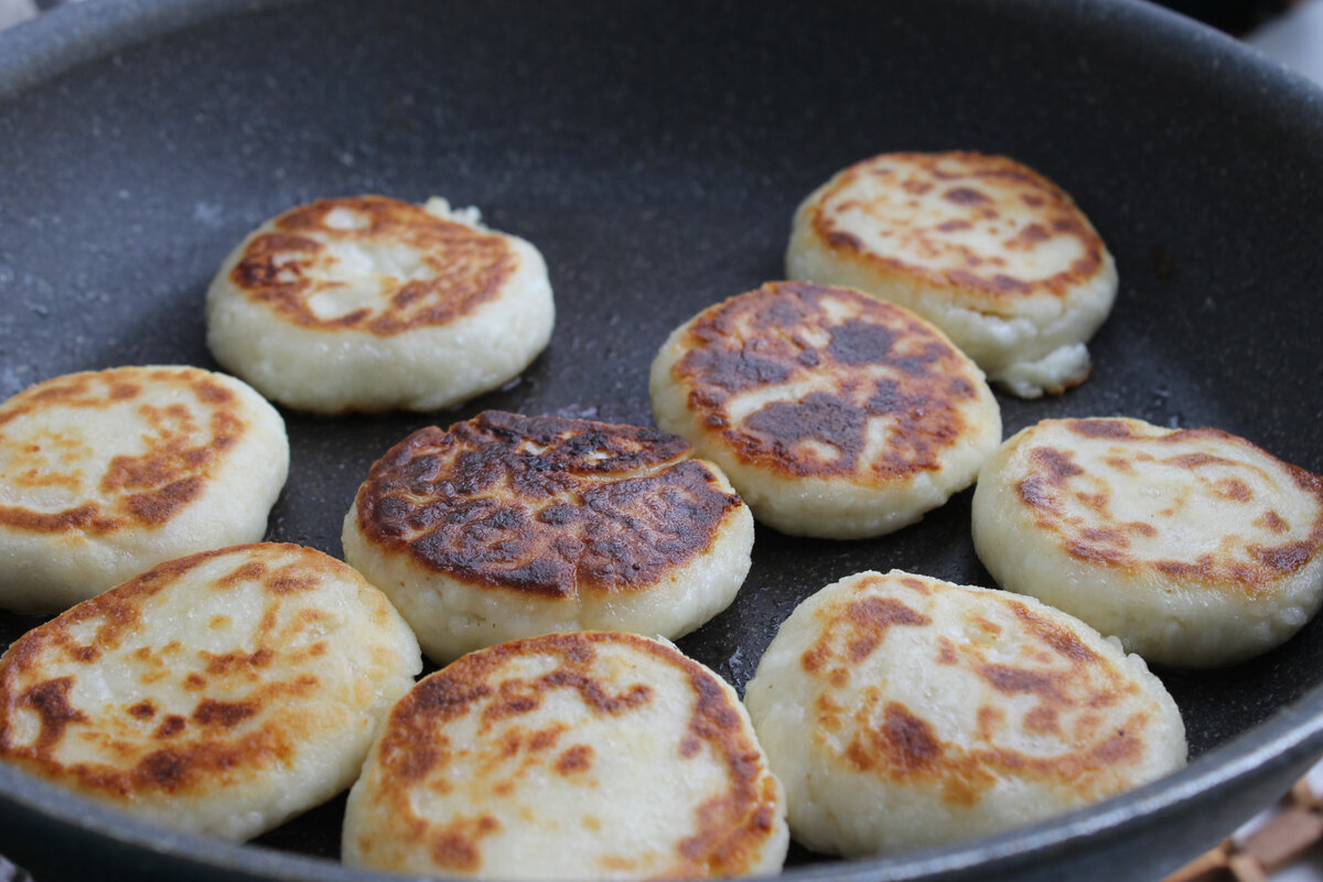 Сырники из творога: рецепт от Юлии Высоцкой – про странности в рецепте |  Вкусная копилка: рецепты для начинающих | Дзен