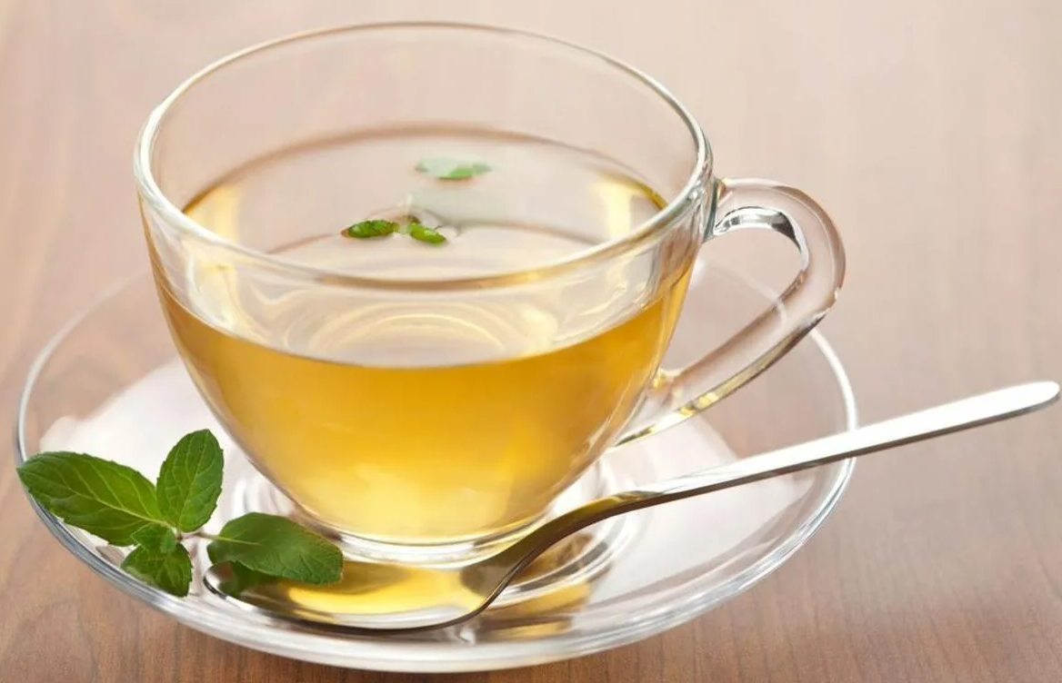 Green tea зеленый чай. Зеленый чай. Чашка зеленого чая. Чашка с зеленым чаем. Зеленый чай в кружке.