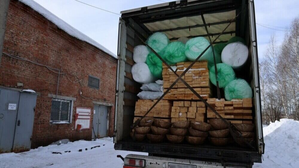     9 марта предприятия Глазова отправили в зону военной спецоперации две фуры досок, бруса и стройматериалов.