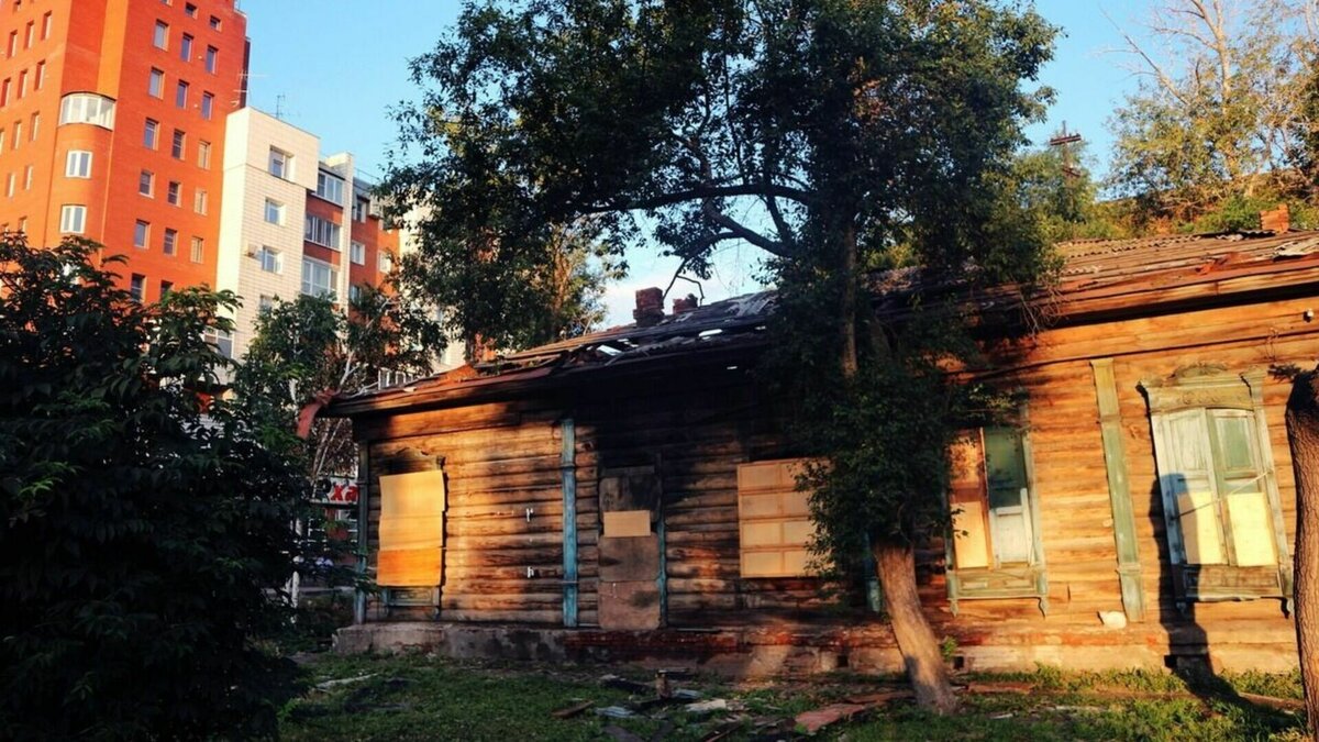     В Удмуртской Республике намерены реализовать перспективный проект — завод по производству экологичных зданий из минибруса. Один из первых таких домов уже показали главе региона Александру Бречалову. Тем временем в других регионах приступают к возведению деревянных многоэтажек.
