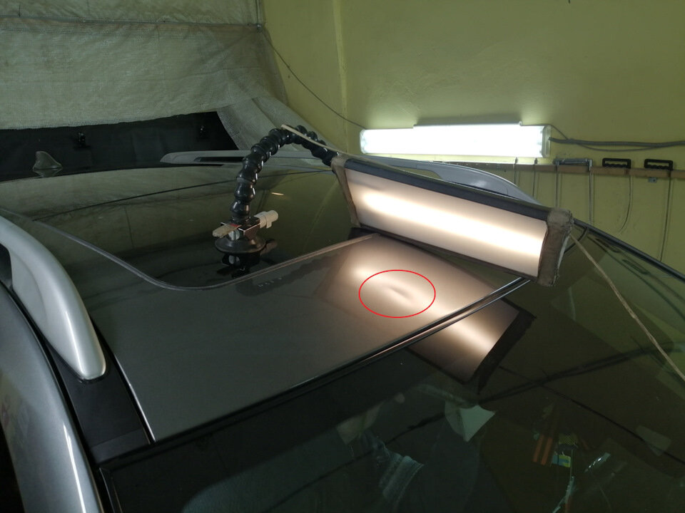 Nissan X-Trail вмятина на крыше.