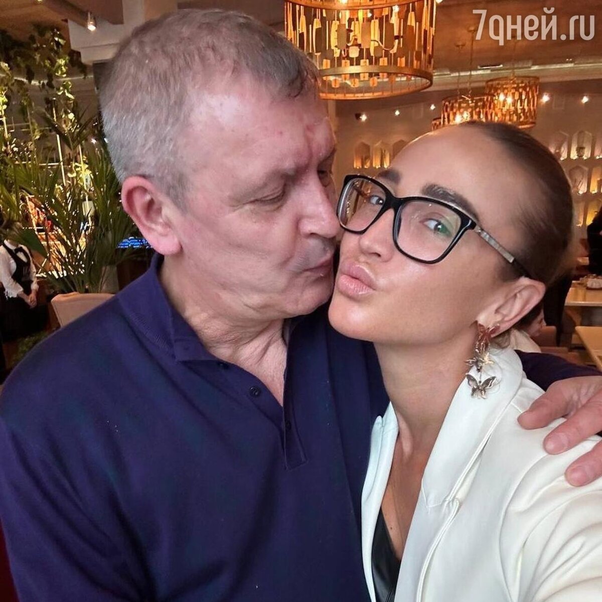    Ольга Бузова со своим отцом Социальные сети