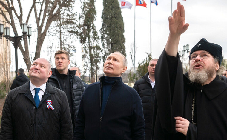    Президент РФ Владимир Путин в день воссоединения Севастополя и Крыма с Россией приехал в Херсонес