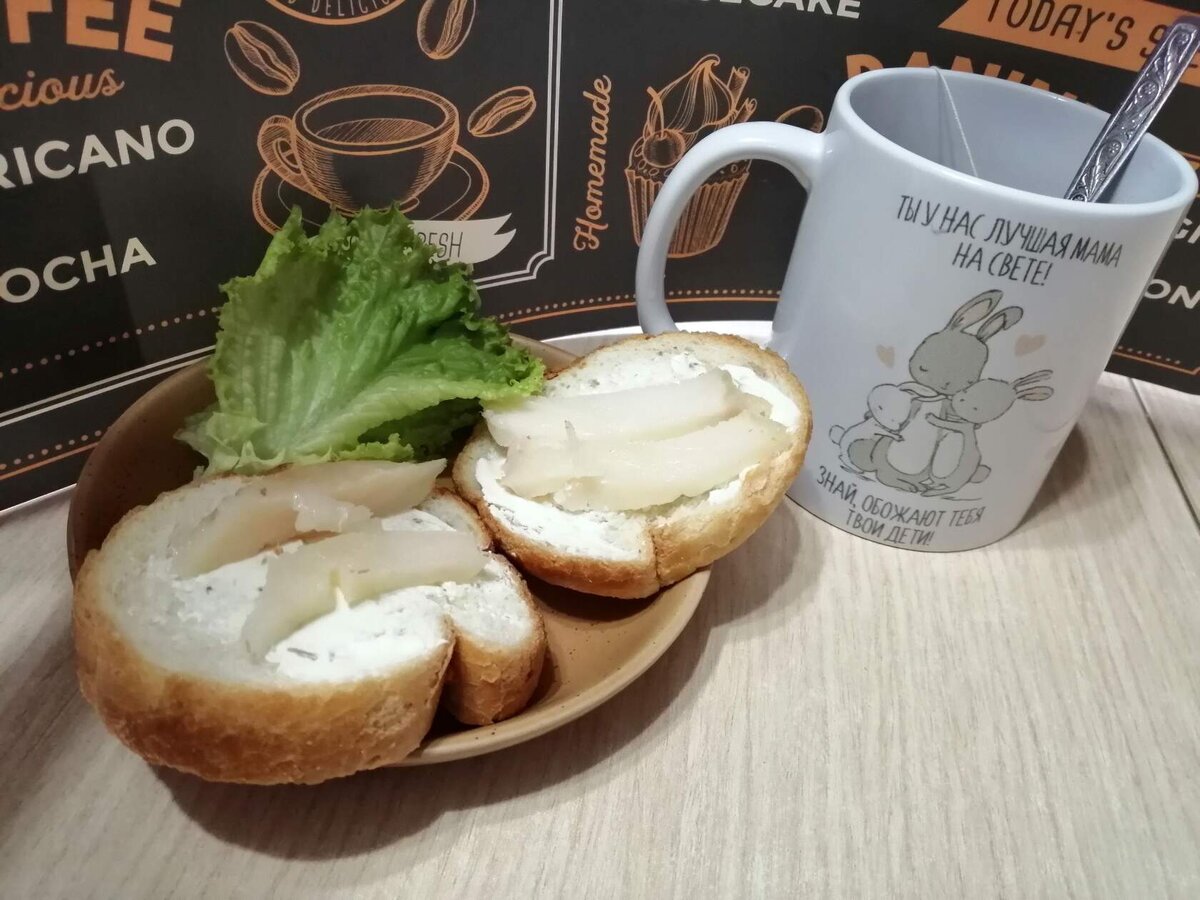 Хлеб, творожный сыр, рыбка