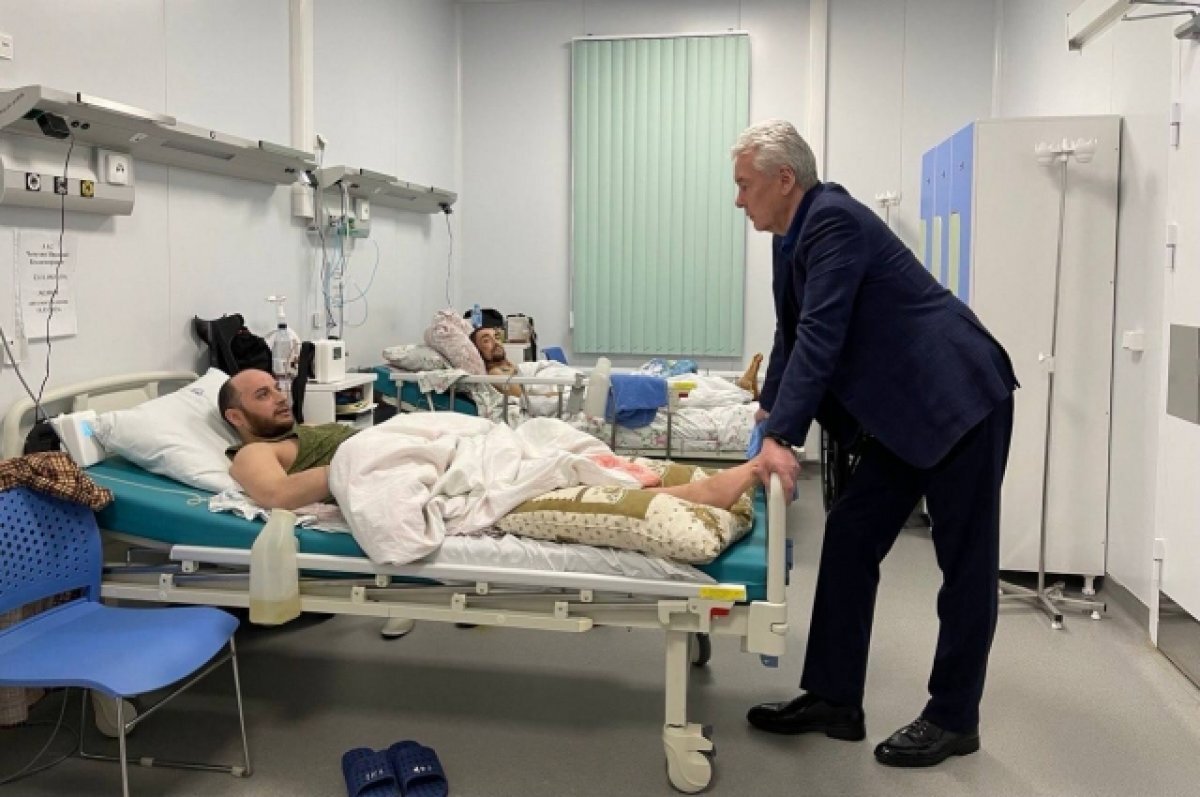    Собянин навестил раненых военных в Вороновской больнице