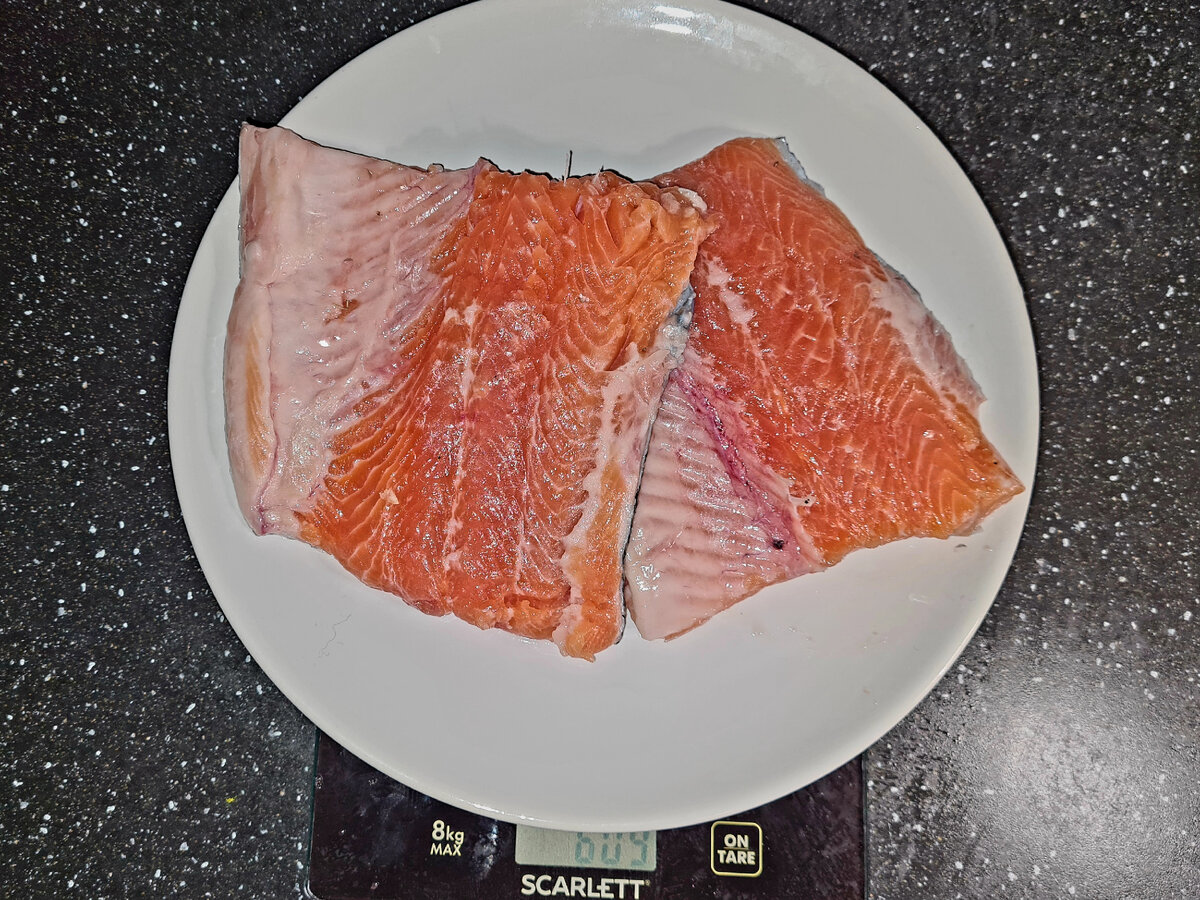 Филе форели после разделки рыбы