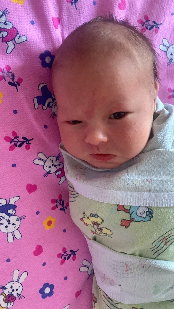 Почему мама не делится молочком? Жадина?