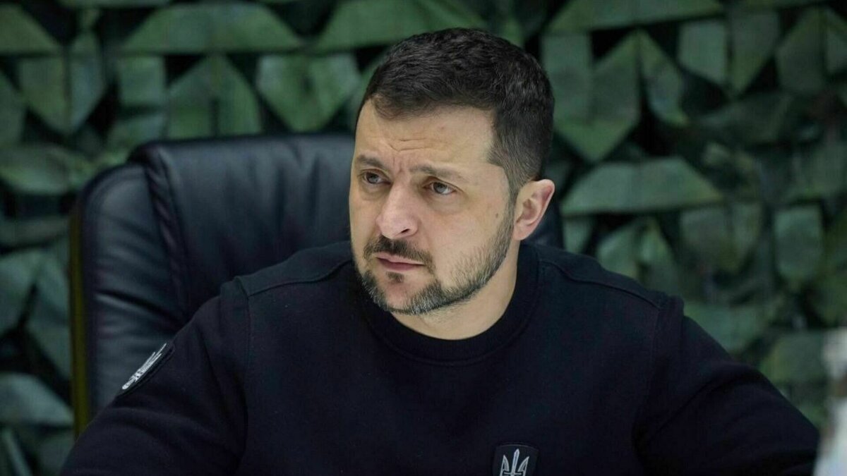     Под ограничения так же попали 225 компаний из России