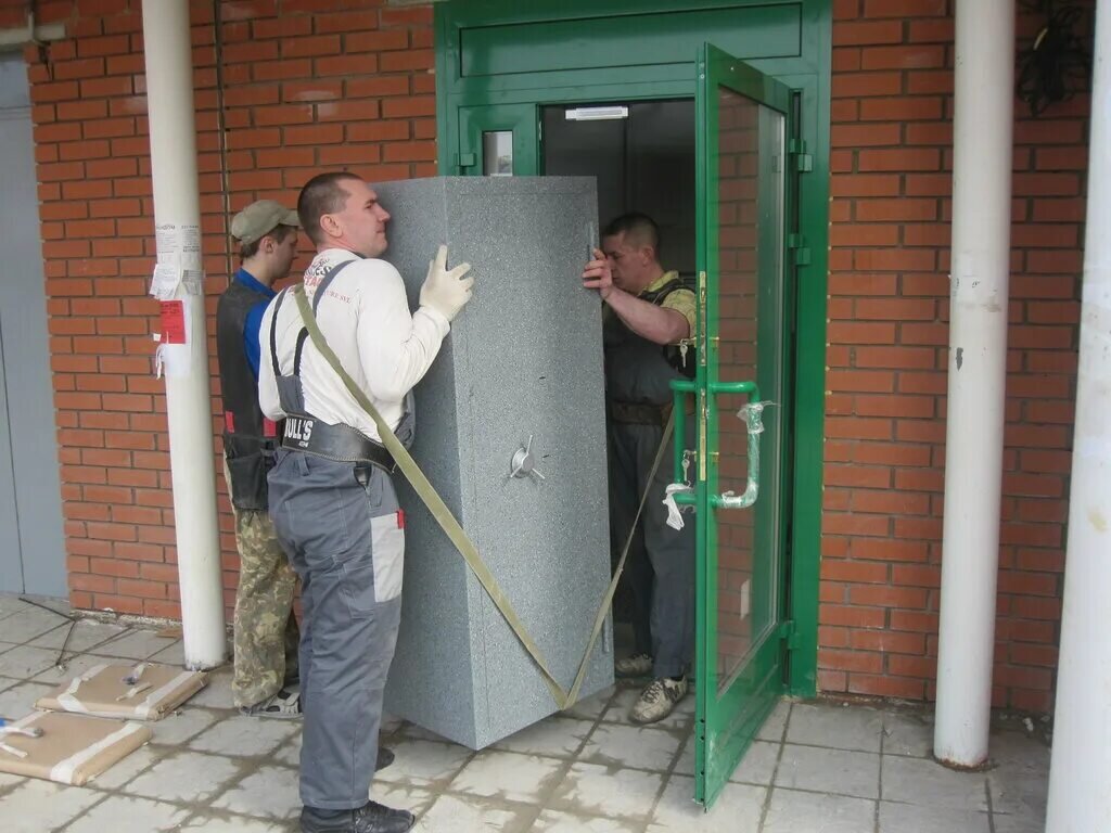 Погрузка сейфа. Как переместить сейф. Перевозка сейфов. Такелаж сейфов. Такелаж банкоматов.