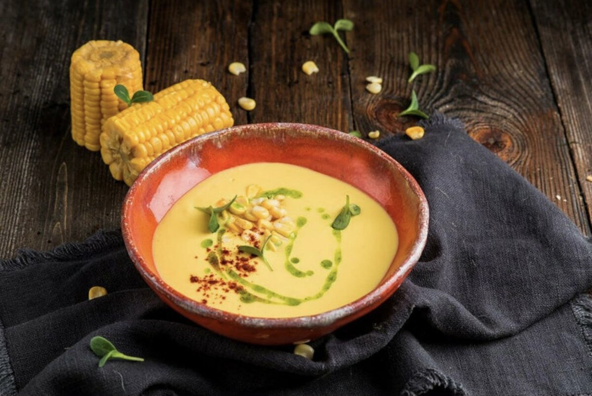 Кукурузный суп чаудер. Кукурузный суп. Куриный суп с кукурузой. Кукурузный суп. Кукурузная похлебка.