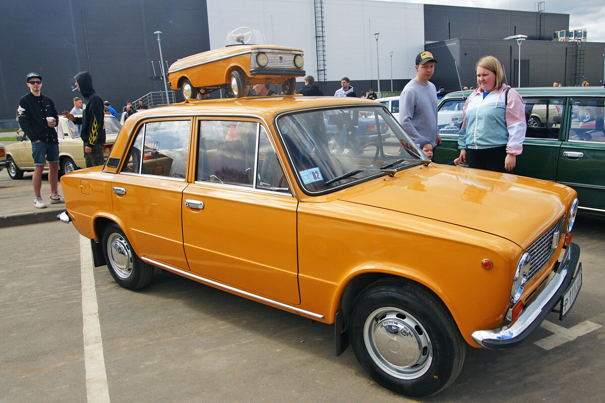 Мама-копейка и сын кабриолетик.