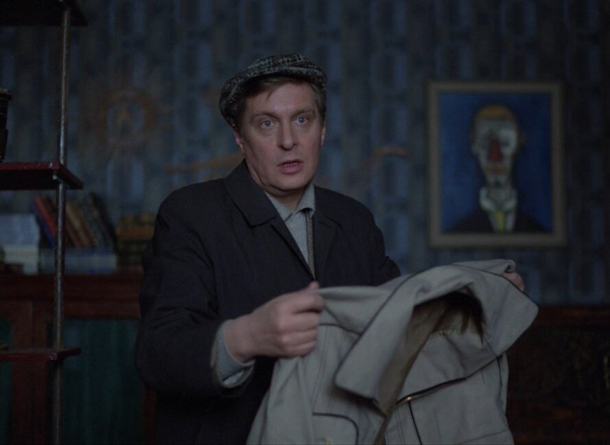 Несмотря на постоянное попадание в пикантные ситуации, Бузыкин совершенно не умеет врать, на ходу выдавая очень нелепые оправдания.