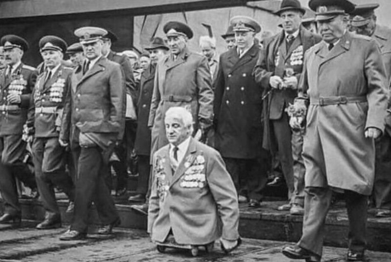      Анатолий Голимбиевский и другие ветераны