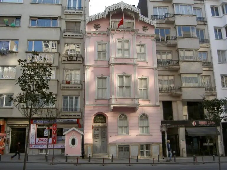 Фасад Музея Ататюрка Turk.Expert  📷
