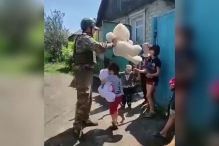    Бойцы отряда «БАРС-6» передали гуманитарную помощь церкви и игрушки детям ЛНР Марина Шарт