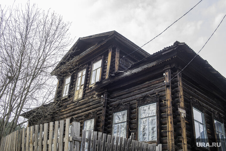    Дом обязательно должен быть двухэтажный