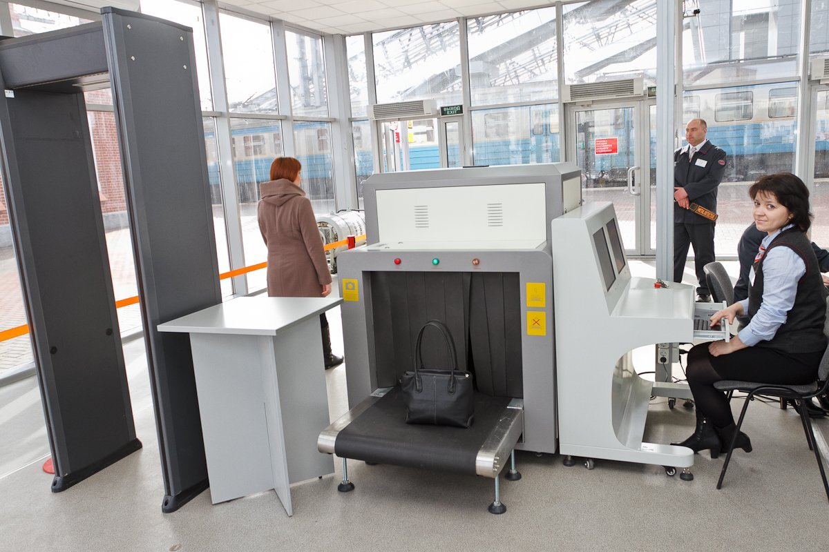 Рентгенотелевизионный интроскоп rst спектрум 6575dv. Досмотр на вокзале интроскоп. Сканер в аэропорту домодедово. Досмотром установлено. Досмотровая рентгенотелевизионная техника (дрт).