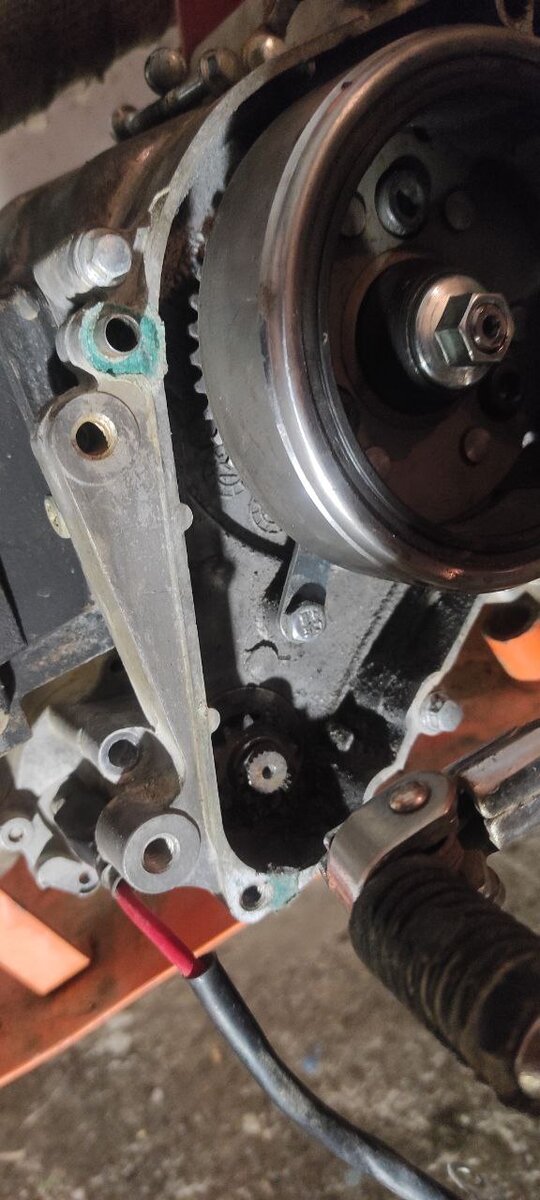 Первым делом нужно было его привезти в нормальное техническое состояние.
1-замена масла
2-замена свечи.
3-стартер был, но не было цепи, поэтому поставить цепь .
4-поставить фильтр 
5-купить аккум
6-поставить колесо заднее нормальное
7-отремонтировать вилку переднюю
8-отрегулировать клапана
9-замена втулки амортизатора