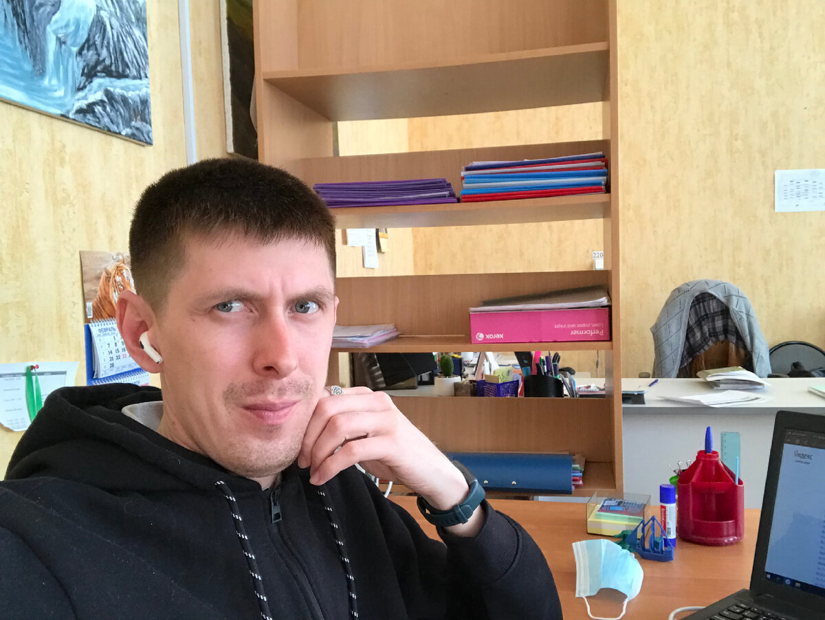 Так может выглядеть преподаватель и методист (это я). Музыка - это жизнь...