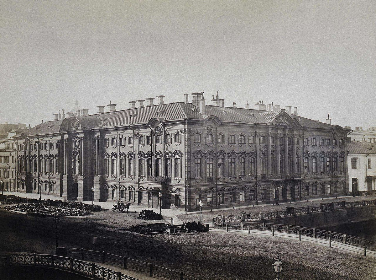 Полицейский мост и Строгановский дворец. 1868 год