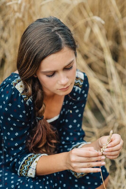 Аня стесняется сюда выкладывать фото, поэтому тут фото похожей красивой девушки. Фото из общего доступа