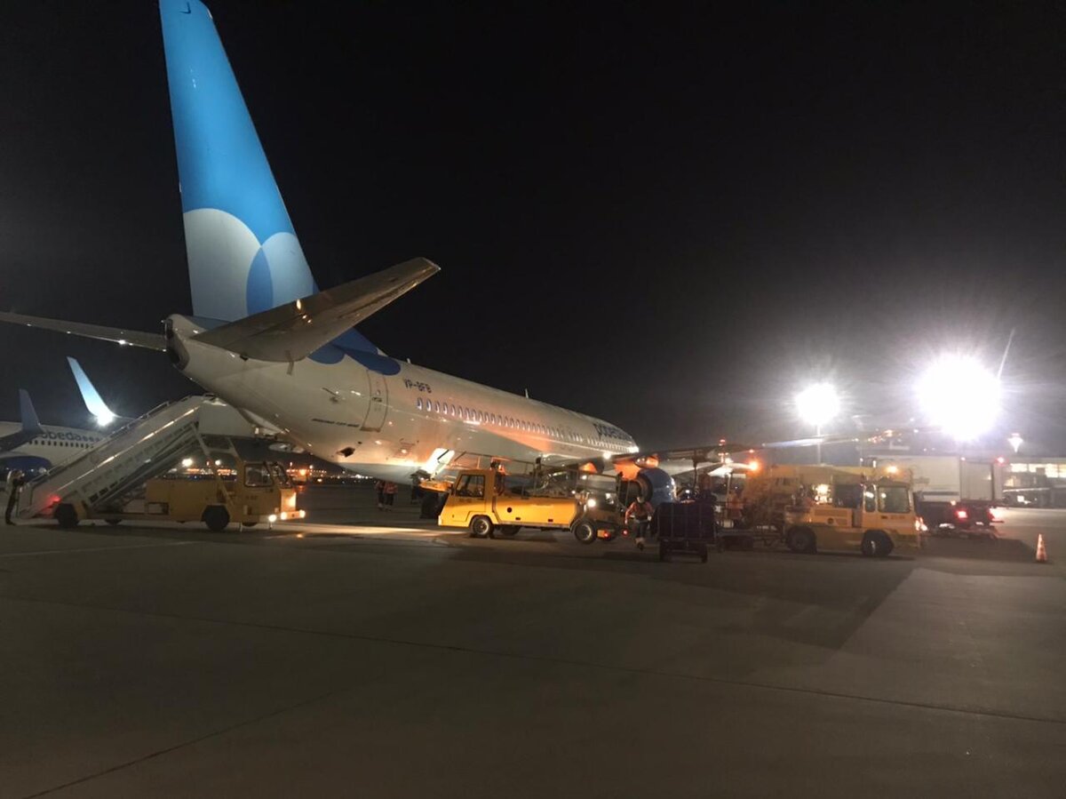 Погрузка и снятие багажа на рейсе авиакомпании Победа, Фото автора