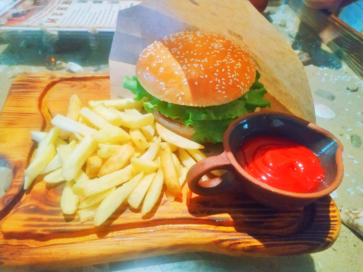 Бургер биф с фри, 400 руб