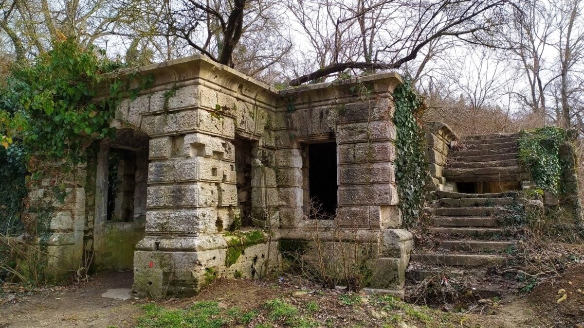 Остатки Максимовой дачи