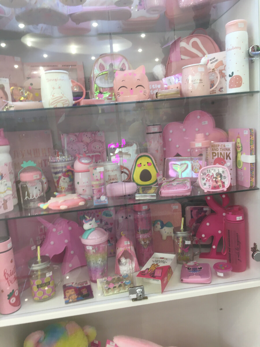 Эстетика розового. Прикольные кружечки, термосы, наклейки и кошельки 