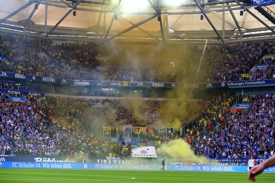 Домашняя арена футбольного клуба "Шальке 04"