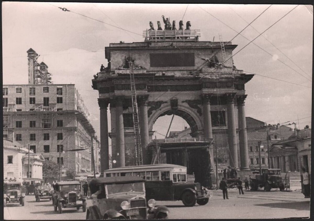 С Тверской Заставы на Кутузовский проспект. Почему переехала Триумфальная арка И