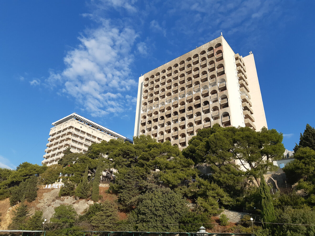 Вид на санаторий с пляжа