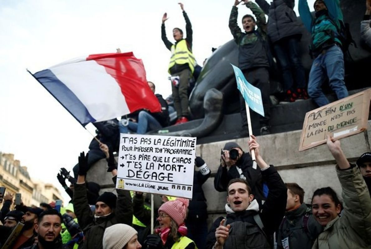 Против реформы. Забастовки во Франции. Митинги во Франции против пенсионной реформы. Забастовка рабочих во Франции. Пенсионная реформа протесты