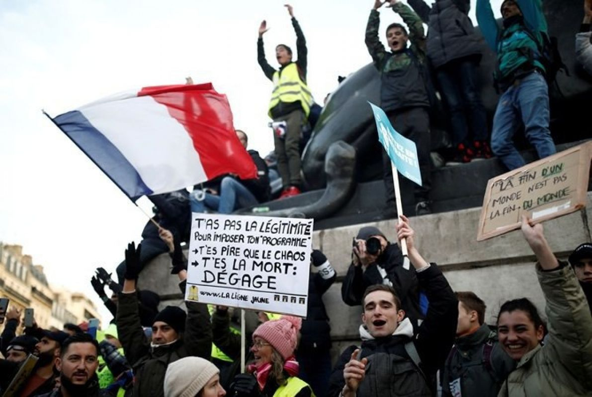 Забастовки во Франции. Протесты во Франции. Протесты во Франции против повышения пенсионного возраста. Забастовки во Франции против пенсионной реформы. Франция майдан