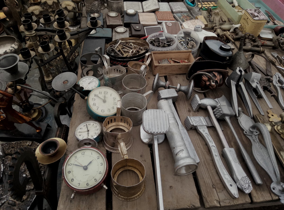 Блошиный рынок на 3 енисейской. Магазин антикварной одежды. Как называется где продают старые вещи. Как называется где продают старые вещи. Как называется где продают старые вещи.