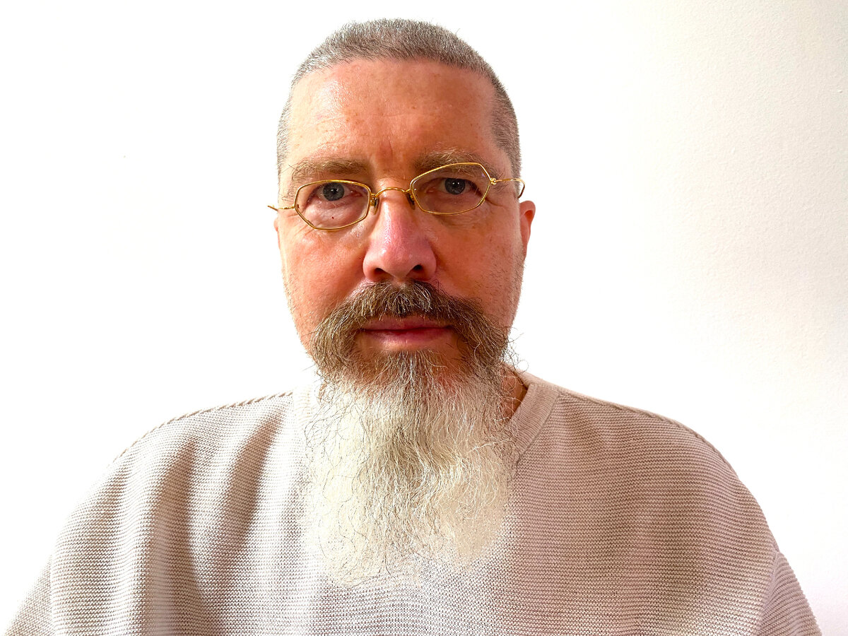 По правилам публикации я должен поставить фото. Ставлю свежее фото автора.