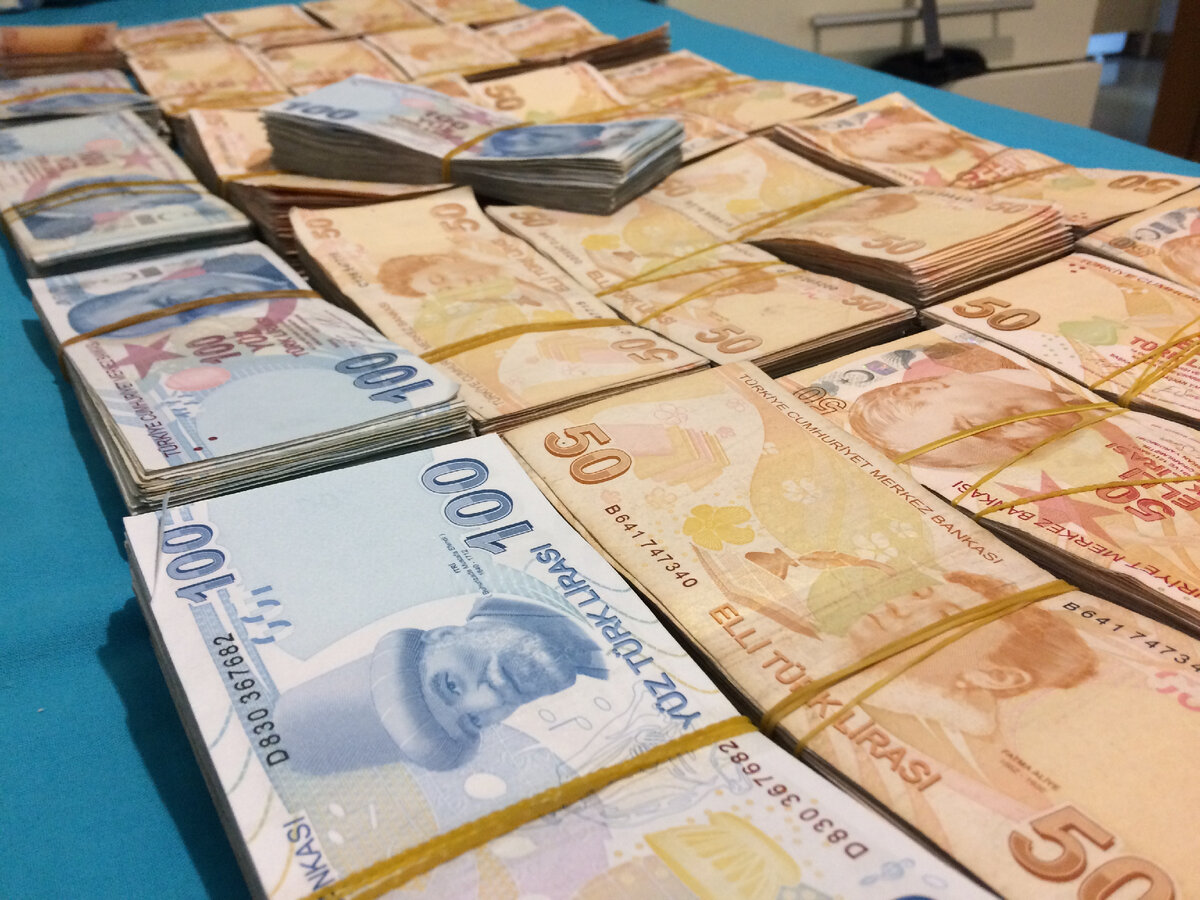 В турции доллары или евро. Деньги Турции фото. Турецкие деньги 2021. Евро в Турции. Деньги Турции 2022 года.