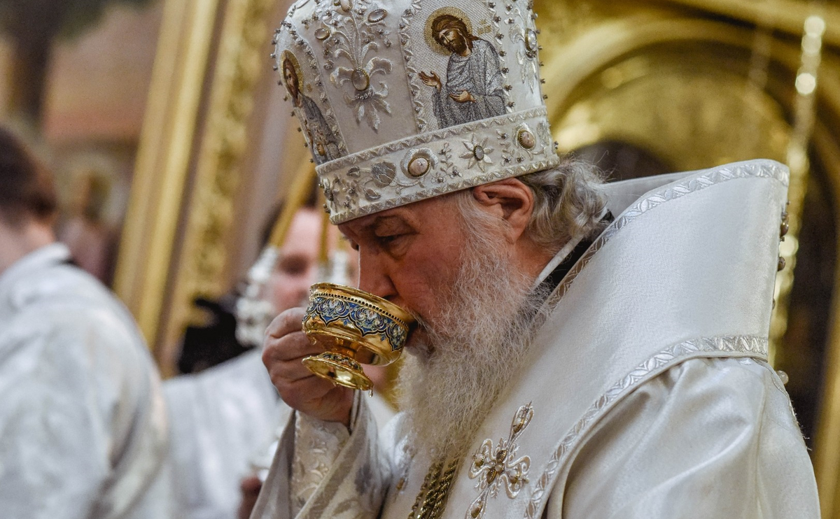 Русские православные организации. Патриарх Кирилл пьёт. Патриарх Кирилл бухает. Патриарх Кирилл выпивает. Митрополит Кирилл пьёт.