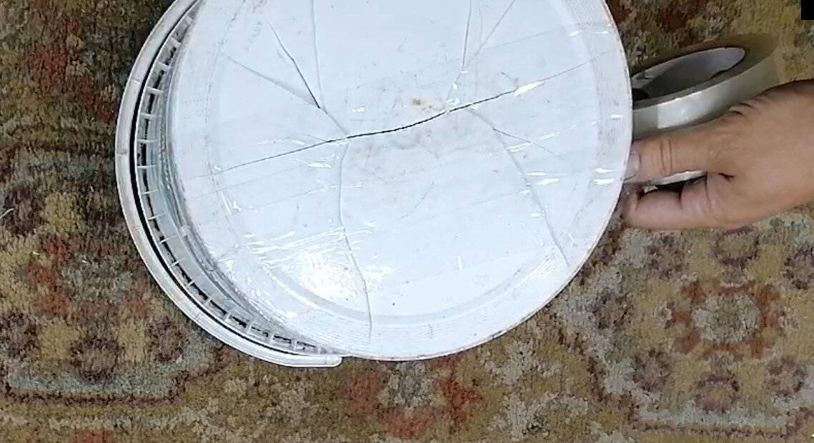 Обклеиваем дно